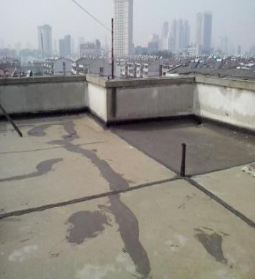 华蓥漏水维修 楼顶漏水是什么原因，楼顶漏水维修方法是什么?